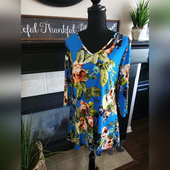 Attitudes Ladies Floral Tunic Top - Picture 8 of 9